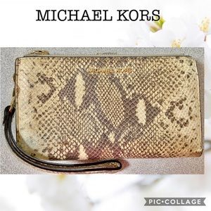 Michael Kors Wristlet Wallet